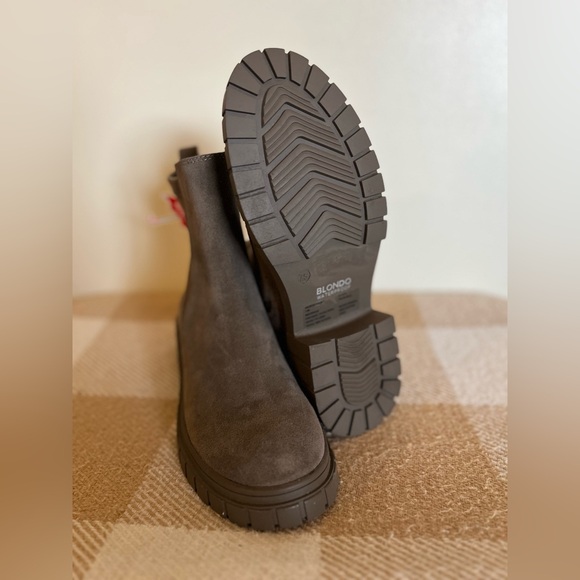 Blondo Waterproof Ankle Boots - Picture 3 of 6